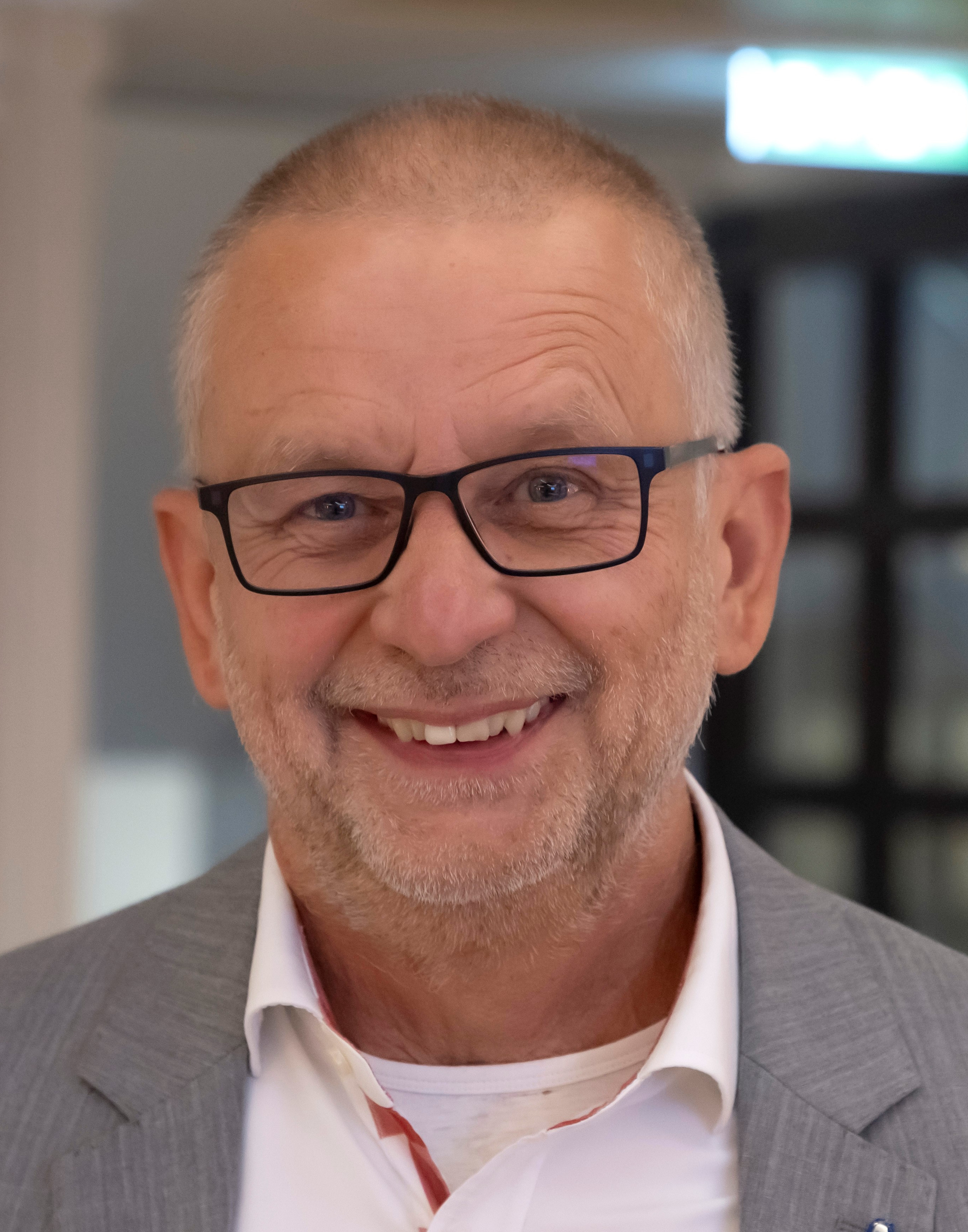 Prof. Rolf van DICK